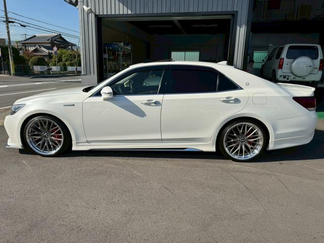 クラウンハイブリッド アスリートＳ　Ｊ－フロンティアリミテッド　シルクブレイズＦエアロ・モデリスタＳ・Ｒエアロ・モデリスタ４本出マフラー・ワーク２０ＡＷ・サンルーフ・レーダークルーズ・純正ナビ・ＴＶ・Ｂｔ接続・Ｂカメラ・レザーシート（7枚目）