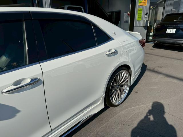 クラウンハイブリッド アスリートＳ　Ｊ－フロンティアリミテッド　シルクブレイズＦエアロ・モデリスタＳ・Ｒエアロ・モデリスタ４本出マフラー・ワーク２０ＡＷ・サンルーフ・レーダークルーズ・純正ナビ・ＴＶ・Ｂｔ接続・Ｂカメラ・レザーシート（9枚目）