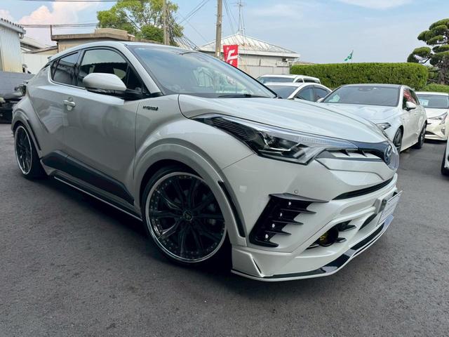 Ｃ－ＨＲ Ｇ　ラルグス車高調・クレンツェ２０インチアルミ・ＢＥＹＯＮＤエアロ／４本出マフラー・ヴァレンティーテール・ルーフトランクスポイラー・純正９型ナビ・レーダークルーズ・ブレーキホールド・オートワイパー・ＥＴＣ（3枚目）
