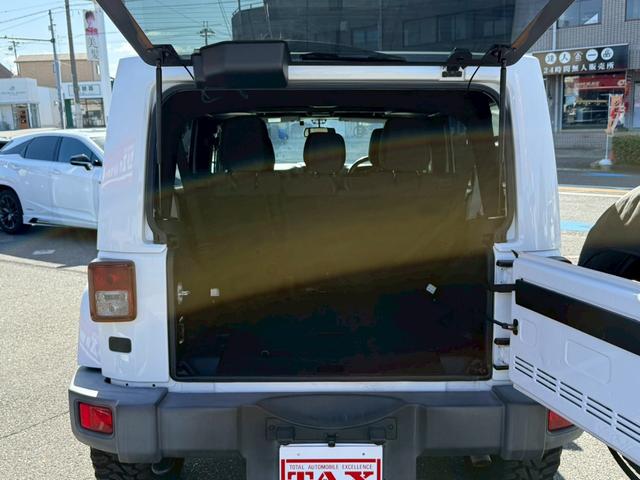 ジープ・ラングラーアンリミテッド サハラ　社外ナビ　フルセグＴＶ　バックカメラ　クルーズコントロール　サイドカメラ　ＥＴＣ　１７インチＡＷ（18枚目）