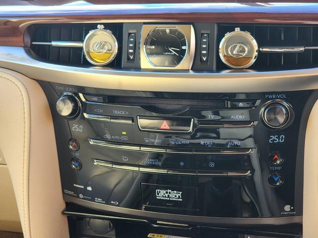 ＬＸ ＬＸ５７０　ＳＤナビ・フルセグ・マークレビンソン・リアシートエンターテインメントシステム・モデリスタエアロ・置型充電・２１インチＡＷ・ムーンルーフ・ＥＴＣ・クールボックス・カラーＨＵＤ・ＢＳＭ・シートヒーター（17枚目）