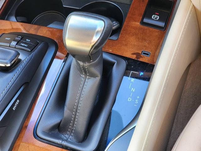 ＬＸ ＬＸ５７０　ＳＤナビ・フルセグ・マークレビンソン・リアシートエンターテインメントシステム・モデリスタエアロ・置型充電・２１インチＡＷ・ムーンルーフ・ＥＴＣ・クールボックス・カラーＨＵＤ・ＢＳＭ・シートヒーター（19枚目）