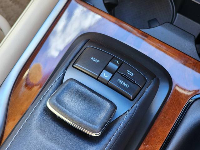 ＬＸ ＬＸ５７０　ＳＤナビ・フルセグ・マークレビンソン・リアシートエンターテインメントシステム・モデリスタエアロ・置型充電・２１インチＡＷ・ムーンルーフ・ＥＴＣ・クールボックス・カラーＨＵＤ・ＢＳＭ・シートヒーター（20枚目）