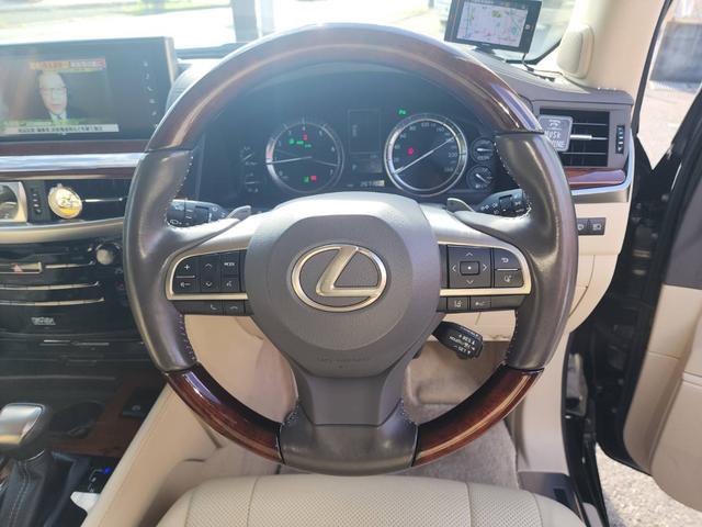 ＬＸ ＬＸ５７０　ＳＤナビ・フルセグ・マークレビンソン・リアシートエンターテインメントシステム・モデリスタエアロ・置型充電・２１インチＡＷ・ムーンルーフ・ＥＴＣ・クールボックス・カラーＨＵＤ・ＢＳＭ・シートヒーター（22枚目）