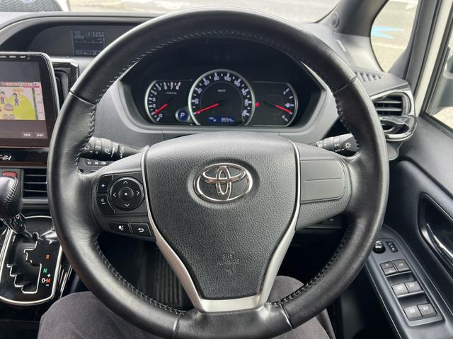 ヴォクシー ＺＳ　煌ＩＩ　パナソニック９インチナビ・アルパイン後席モニター・社外スピーカー・フルセグ・バックカメラ・両側パワースライドドア・シートカバー・ＥＴＣ・ステアリングリモコン・アイドリングストップ（6枚目）