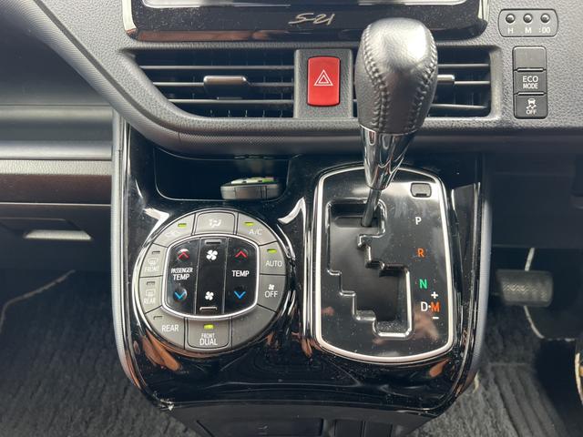 ヴォクシー ＺＳ　煌ＩＩ　パナソニック９インチナビ・アルパイン後席モニター・社外スピーカー・フルセグ・バックカメラ・両側パワースライドドア・シートカバー・ＥＴＣ・ステアリングリモコン・アイドリングストップ（11枚目）