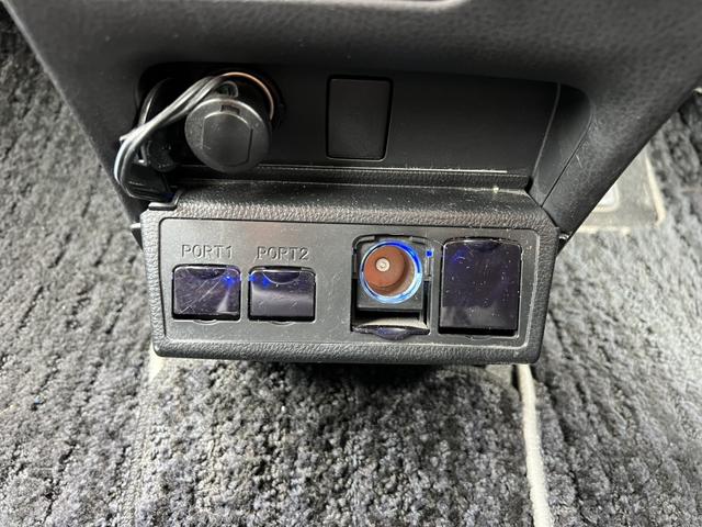 ヴォクシー ＺＳ　煌ＩＩ　パナソニック９インチナビ・アルパイン後席モニター・社外スピーカー・フルセグ・バックカメラ・両側パワースライドドア・シートカバー・ＥＴＣ・ステアリングリモコン・アイドリングストップ（12枚目）