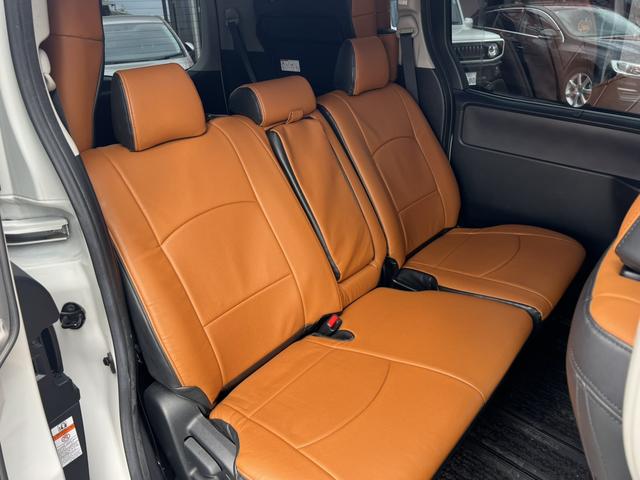 ヴォクシー ＺＳ　煌ＩＩ　パナソニック９インチナビ・アルパイン後席モニター・社外スピーカー・フルセグ・バックカメラ・両側パワースライドドア・シートカバー・ＥＴＣ・ステアリングリモコン・アイドリングストップ（14枚目）