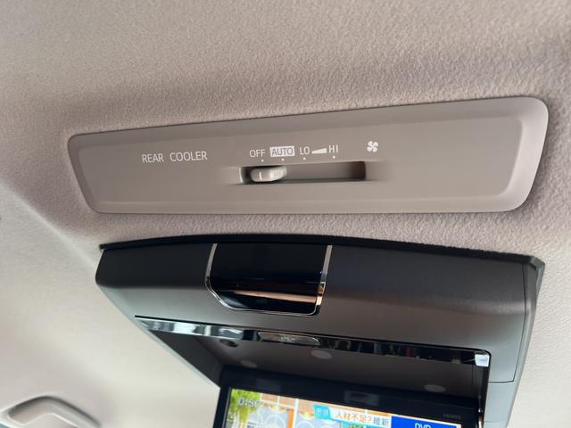 ヴォクシー ＺＳ　煌ＩＩ　パナソニック９インチナビ・アルパイン後席モニター・社外スピーカー・フルセグ・バックカメラ・両側パワースライドドア・シートカバー・ＥＴＣ・ステアリングリモコン・アイドリングストップ（17枚目）