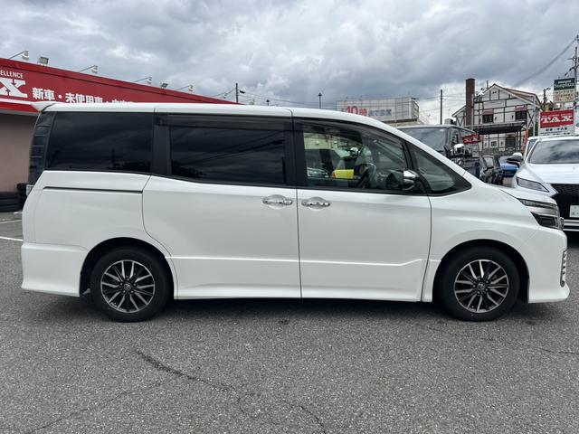 ヴォクシー ＺＳ　煌ＩＩ　パナソニック９インチナビ・アルパイン後席モニター・社外スピーカー・フルセグ・バックカメラ・両側パワースライドドア・シートカバー・ＥＴＣ・ステアリングリモコン・アイドリングストップ（23枚目）