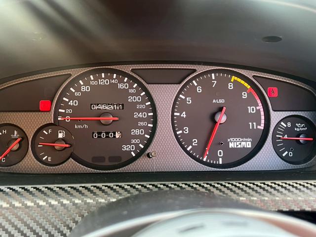 スカイライン ＧＴ－Ｒ　ミッドナイトパープル・ディーラー記録有３８９５２キロ時ニスモメーター交換・現在４６２１１キロ・合算８４２４７キロ（22枚目）