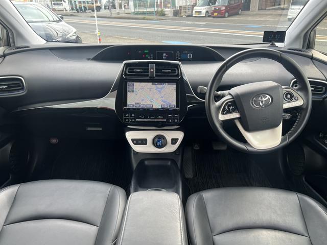 プリウス Ｓツーリングセレクション　バックカメラ・純正９インチナビ・ＥＴＣ・フルセグ・ステアリングリモコン・クルーズコントロール（3枚目）