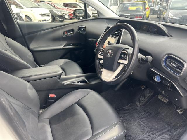 プリウス Ｓツーリングセレクション　バックカメラ・純正９インチナビ・ＥＴＣ・フルセグ・ステアリングリモコン・クルーズコントロール（4枚目）