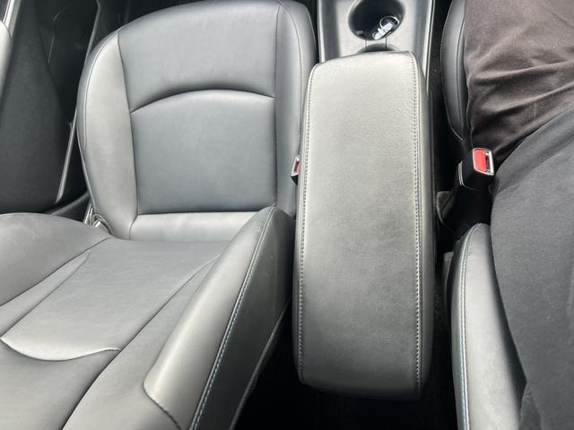 プリウス Ｓツーリングセレクション　バックカメラ・純正９インチナビ・ＥＴＣ・フルセグ・ステアリングリモコン・クルーズコントロール（21枚目）