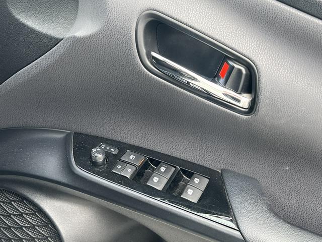 プリウス Ｓツーリングセレクション　バックカメラ・純正９インチナビ・ＥＴＣ・フルセグ・ステアリングリモコン・クルーズコントロール（26枚目）