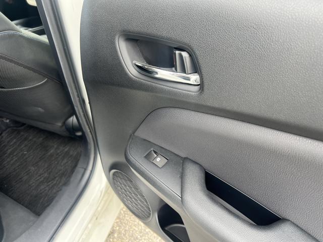 プリウス Ｓツーリングセレクション　バックカメラ・純正９インチナビ・ＥＴＣ・フルセグ・ステアリングリモコン・クルーズコントロール（31枚目）