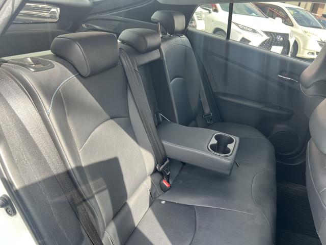 プリウス Ｓツーリングセレクション　バックカメラ・純正９インチナビ・ＥＴＣ・フルセグ・ステアリングリモコン・クルーズコントロール（32枚目）