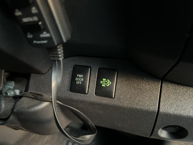 ハイエースバン スーパーGL ダークプライムII アルパインBIGX・360度カメラ・両側パワースライドドア・バッドマンフェイス・ヴァレンティテールランプ・フルセグ・デジタルインナーミラーヒッチメンバー・HDMI・ETC・ステアリングリモコン(23枚目)