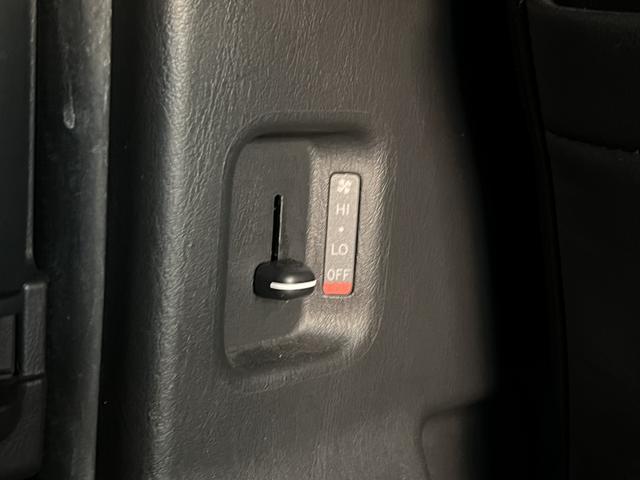 ハイエースバン スーパーGL ダークプライムII アルパインBIGX・360度カメラ・両側パワースライドドア・バッドマンフェイス・ヴァレンティテールランプ・フルセグ・デジタルインナーミラーヒッチメンバー・HDMI・ETC・ステアリングリモコン(30枚目)