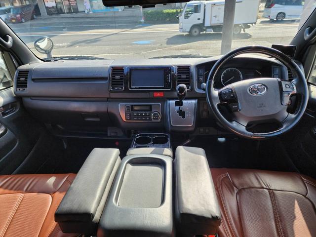 ハイエースバン スーパーGL ダークプライムII ストラーダナビ・フルセグ・Bカメラ・ETC・ドラレコ・CRSサイドライナー・CRSリーガルフェンダー・ユーアイビークル防虫ネット・ヴァレンティウインカーミラー・モデリスタフロントリップ・天井スピーカー(3枚目)