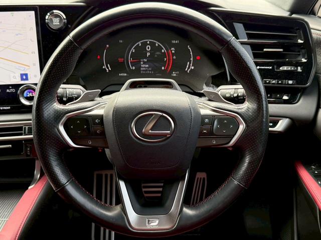 ＲＸ ＲＸ３５０　Ｆスポーツ　パノラマルーフ　オレンジキャリパー　純正ナビ　フルセグＴＶ　バックカメラ　全方位モニター　ＨＤＭＩ端子　クルーズコントロール　ドライブレコーダー　ＥＴＣ　ブラックルーフレール　ヘッドアップディスプレイ（4枚目）