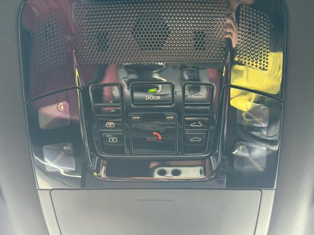 ＲＸ ＲＸ３５０　Ｆスポーツ　パノラマルーフ　オレンジキャリパー　純正ナビ　フルセグＴＶ　バックカメラ　全方位モニター　ＨＤＭＩ端子　クルーズコントロール　ドライブレコーダー　ＥＴＣ　ブラックルーフレール　ヘッドアップディスプレイ（12枚目）