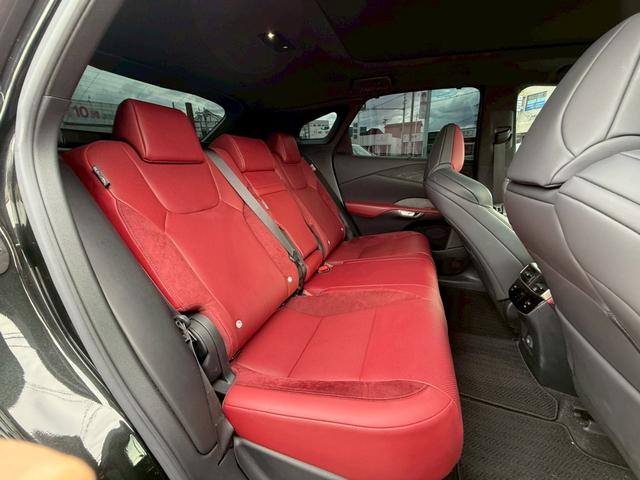 ＲＸ ＲＸ３５０　Ｆスポーツ　パノラマルーフ　オレンジキャリパー　純正ナビ　フルセグＴＶ　バックカメラ　全方位モニター　ＨＤＭＩ端子　クルーズコントロール　ドライブレコーダー　ＥＴＣ　ブラックルーフレール　ヘッドアップディスプレイ（19枚目）