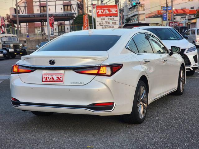 ＥＳ ＥＳ３００ｈ　バージョンＬ　純正ナビ・フルセグ・デジタルインナーミラー・ＥＴＣ・シートヒーター・ベンチレーション・ステアリングヒーター・パワーバックドア・ＢＳＭ・パノラミックビューモニター・リアスポイラー（2枚目）