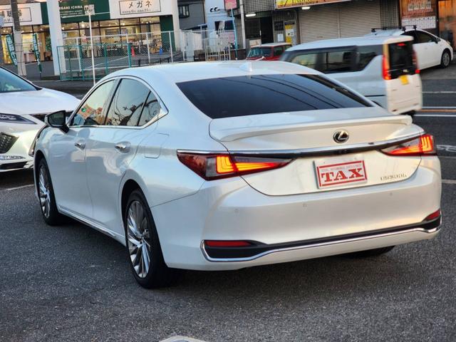 ＥＳ ＥＳ３００ｈ　バージョンＬ　純正ナビ・フルセグ・デジタルインナーミラー・ＥＴＣ・シートヒーター・ベンチレーション・ステアリングヒーター・パワーバックドア・ＢＳＭ・パノラミックビューモニター・リアスポイラー（8枚目）