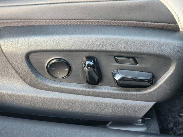 ＥＳ ＥＳ３００ｈ　バージョンＬ　純正ナビ・フルセグ・デジタルインナーミラー・ＥＴＣ・シートヒーター・ベンチレーション・ステアリングヒーター・パワーバックドア・ＢＳＭ・パノラミックビューモニター・リアスポイラー（29枚目）