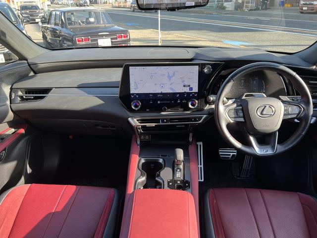 ＲＸ ＲＸ５００ｈ　Ｆスポーツパフォーマンス　純正ナビ・フルセグ・３６０度カメラ・パノラマルーフ・マークレビンソン・ブラックルーフレール・オレンジキャリパー・輻射ヒーター・デジタルインナーミラー・パワーバックドア・シートベンチレーション・ＥＴＣ（3枚目）