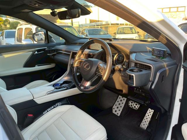ＲＸ ＲＸ４５０ｈ　Ｆスポーツ　ＴＲＤエアロ・パノラミックビューモニター・パノラマルーフ・後席パワーシート・後席シートヒーター（5枚目）