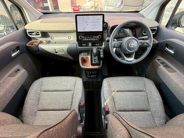 シエンタ ハイブリッドＺ　ハイブリッドＺ車いす使用スロープタイプ１助手席セカンドシート付　フルセグＴＶ　ナビ　バックカメラ　全方位モニタ　両側電動スライドドア　クルコン　ＥＴＣ２．０　ブラインドスポットモニター　シートヒーター（3枚目）