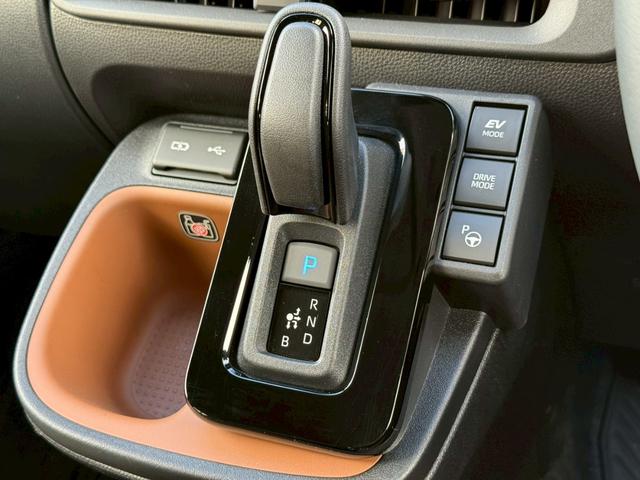 シエンタ ハイブリッドＺ　ハイブリッドＺ車いす使用スロープタイプ１助手席セカンドシート付　フルセグＴＶ　ナビ　バックカメラ　全方位モニタ　両側電動スライドドア　クルコン　ＥＴＣ２．０　ブラインドスポットモニター　シートヒーター（10枚目）