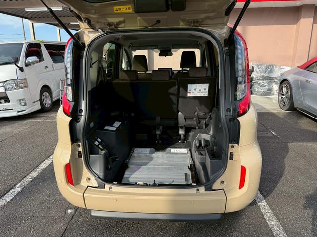 シエンタ ハイブリッドＺ　ハイブリッドＺ車いす使用スロープタイプ１助手席セカンドシート付　フルセグＴＶ　ナビ　バックカメラ　全方位モニタ　両側電動スライドドア　クルコン　ＥＴＣ２．０　ブラインドスポットモニター　シートヒーター（19枚目）