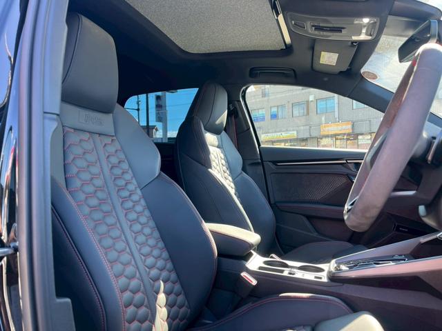 ＲＳ３スポーツバック ベースグレード　ＲＳデザインパッケージレッド・カーボンエンジンカバー・スポーツエキゾースト・カーボンドアミラー・レッドブレーキキャリパー・ダンピングコントロールサス・ＳＯＮＯＳサウンド・パノラマサンルーフ（6枚目）