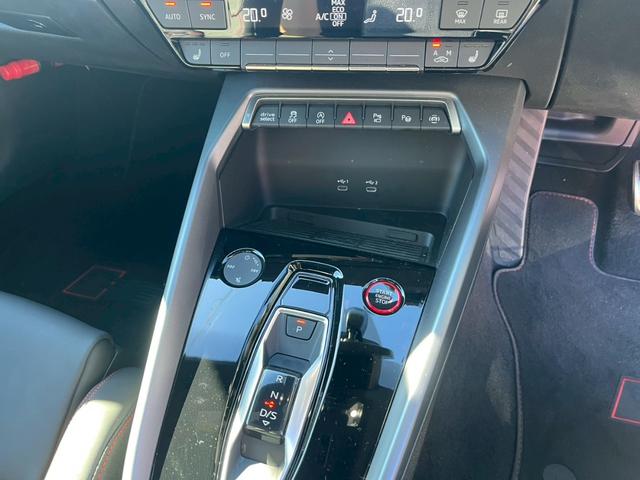 ＲＳ３スポーツバック ベースグレード　ＲＳデザインパッケージレッド・カーボンエンジンカバー・スポーツエキゾースト・カーボンドアミラー・レッドブレーキキャリパー・ダンピングコントロールサス・ＳＯＮＯＳサウンド・パノラマサンルーフ（9枚目）