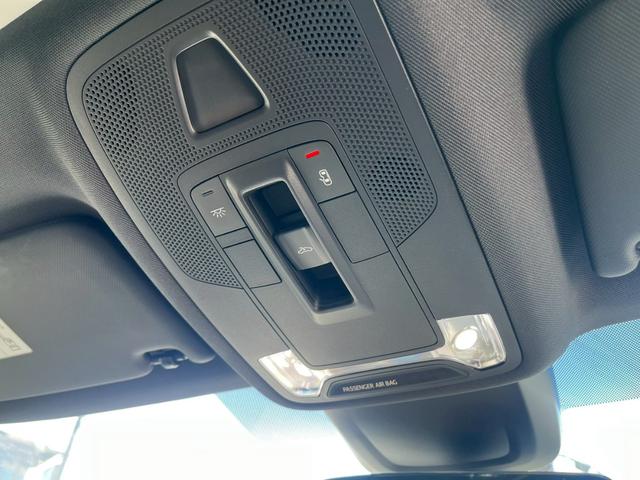 ＲＳ３スポーツバック ベースグレード　ＲＳデザインパッケージレッド・カーボンエンジンカバー・スポーツエキゾースト・カーボンドアミラー・レッドブレーキキャリパー・ダンピングコントロールサス・ＳＯＮＯＳサウンド・パノラマサンルーフ（11枚目）