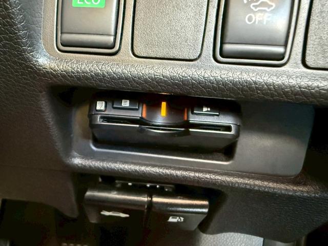 エクストレイル ２０Ｘｉ　ハイブリッド　純正９インチナビ　フルセグＴＶ　バックカメラ　アラウンドビューモニター　プロパイロット　パワーバックドア　ＥＴＣ　前後ドラレコ　シートヒーター　ＲＡＹＳ１８インチアルミホイール　　カディスマッドガード（14枚目）