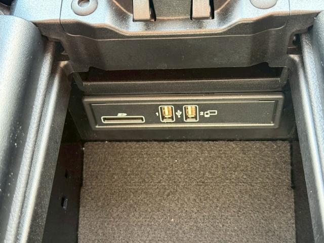 Ｅクラスオールテレイン Ｅ２２０ｄ　４マチック　オールテレイン　エクスクルーシブパッケージ（パノラミックスライディングルーフ　ヘッドアップディスプレイ　シートベンチレーション）　ブルメスターサラウンド　レザーシート　ブラインドスポットモニター　３６０°カメラ（19枚目）