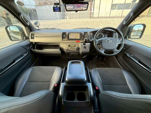 ハイエースバン スーパーＧＬ　ダークプライムＩＩ　全方位モニター　デジタルインナーミラー　純正ナビ　バックカメラ（3枚目）