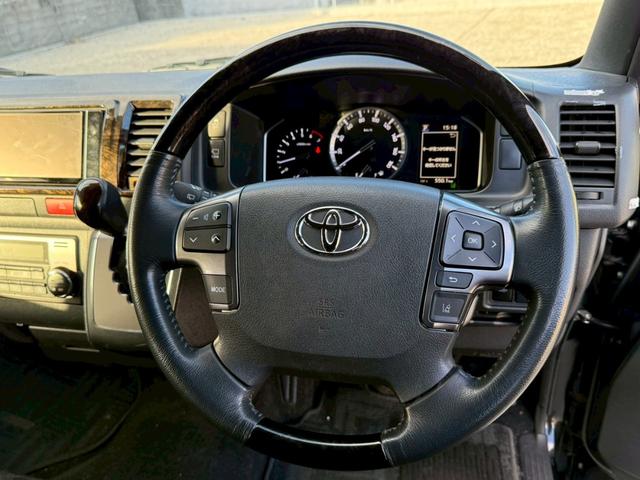 ハイエースバン スーパーＧＬ　ダークプライムＩＩ　全方位モニター　デジタルインナーミラー　純正ナビ　バックカメラ（4枚目）