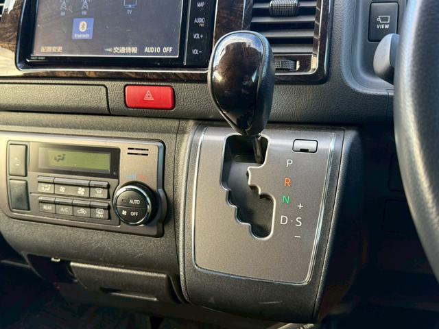 ハイエースバン スーパーＧＬ　ダークプライムＩＩ　全方位モニター　デジタルインナーミラー　純正ナビ　バックカメラ（12枚目）