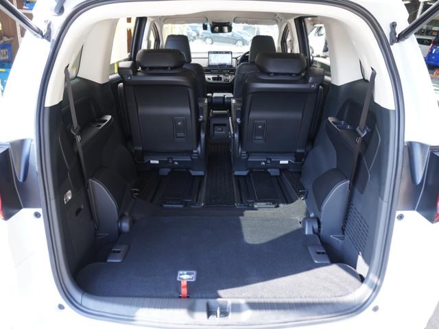 オデッセイハイブリッド e:HEVアブソルート・EX 弊社元デモカー 11インチナビ(純正用品LXM247VFLi) 全周囲カメラ ドラレコ ETC 両側電動スライドドア シートヒーター Bluetooth LEDヘッドライト パドルシフト オットマン(12枚目)