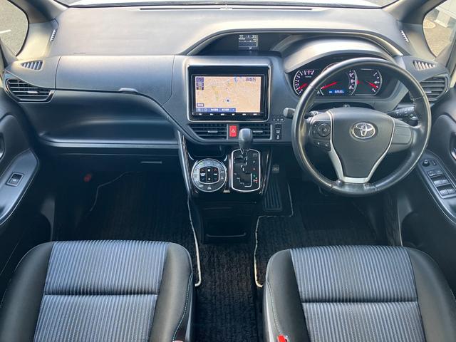 ヴォクシー ZS 煌II 純正インチナビ/フリップダウンモニター/トヨタセーフティセンス(3枚目)