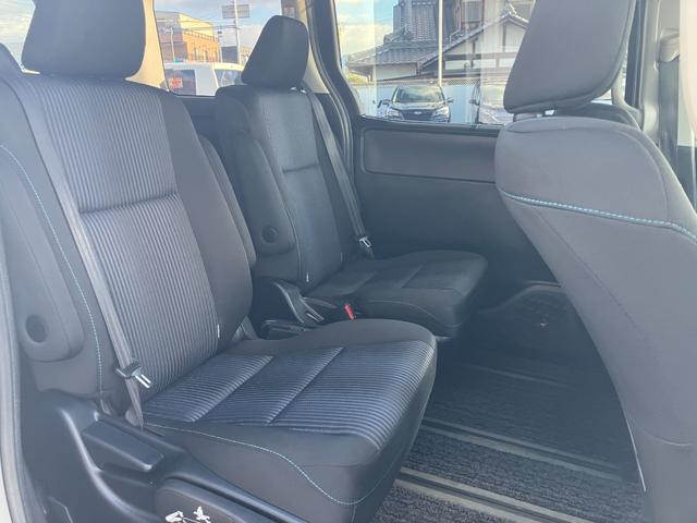 ヴォクシー ZS 煌II 純正インチナビ/フリップダウンモニター/トヨタセーフティセンス(12枚目)