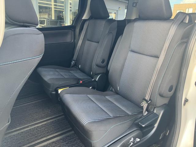 ヴォクシー ZS 煌II 純正インチナビ/フリップダウンモニター/トヨタセーフティセンス(15枚目)