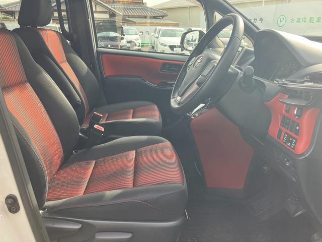 ヴォクシー ZS 純正9インチナビ/クルーズコントロール/トヨタセーフティーセンス/純正AW/純正フリップダウンモニター /ETC(7枚目)