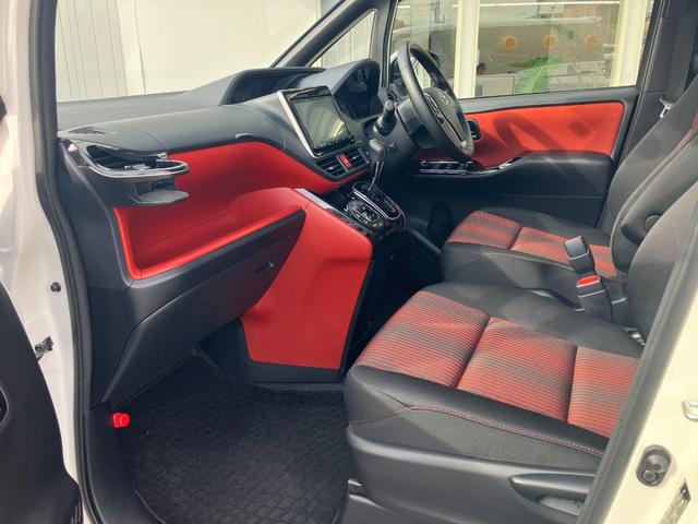 ヴォクシー ZS 純正9インチナビ/クルーズコントロール/トヨタセーフティーセンス/純正AW/純正フリップダウンモニター /ETC(10枚目)