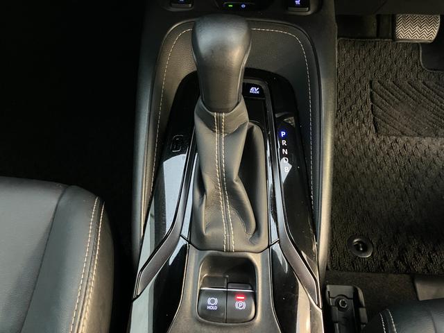 カローラツーリング ハイブリッド　ダブルバイビー　ステアリングヒーター／フロントフォグ／ブラインドスポットモニター／オートブレーコホールド／スタッドレスタイヤ（17枚目）